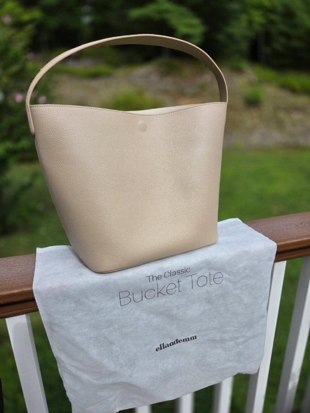 Ellandemm Everyday Togo Leather Bucket Tote, Taupe, Excellent Like New Condition